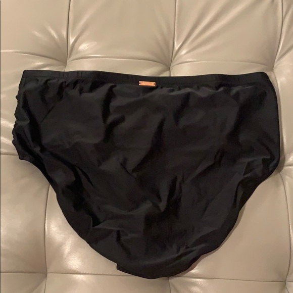 Raisins Curve
Costa Shirred Bottom - Picture 3 of 5